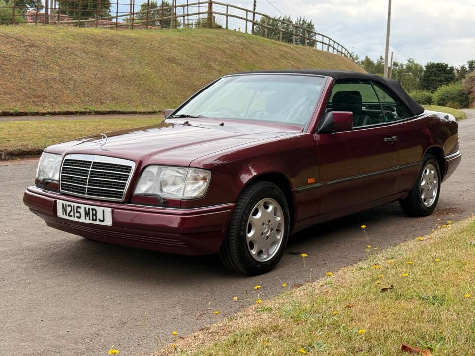 Bild 7/32 von Mercedes-Benz E 220 (1996)