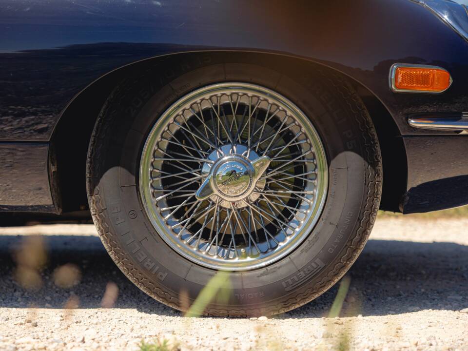 Image 15/50 de Jaguar E-Type (1969)
