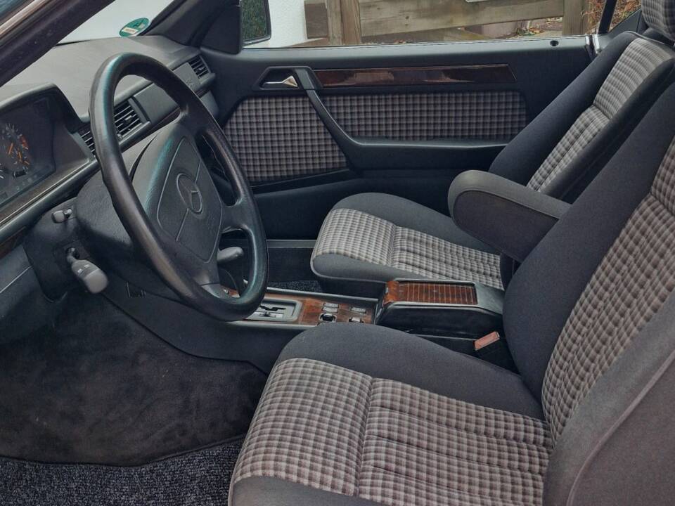 Afbeelding 14/38 van Mercedes-Benz E 200 (1995)