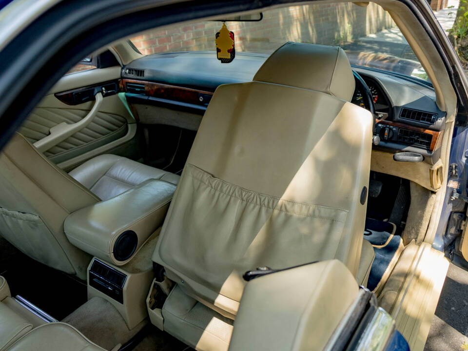 Image 16/50 of Mercedes-Benz 500 SEC (1989)