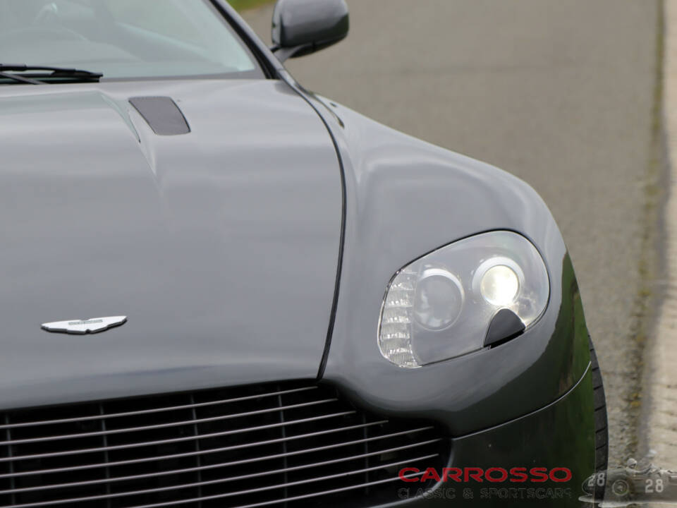 Image 17/37 of Aston Martin Vantage (2005)