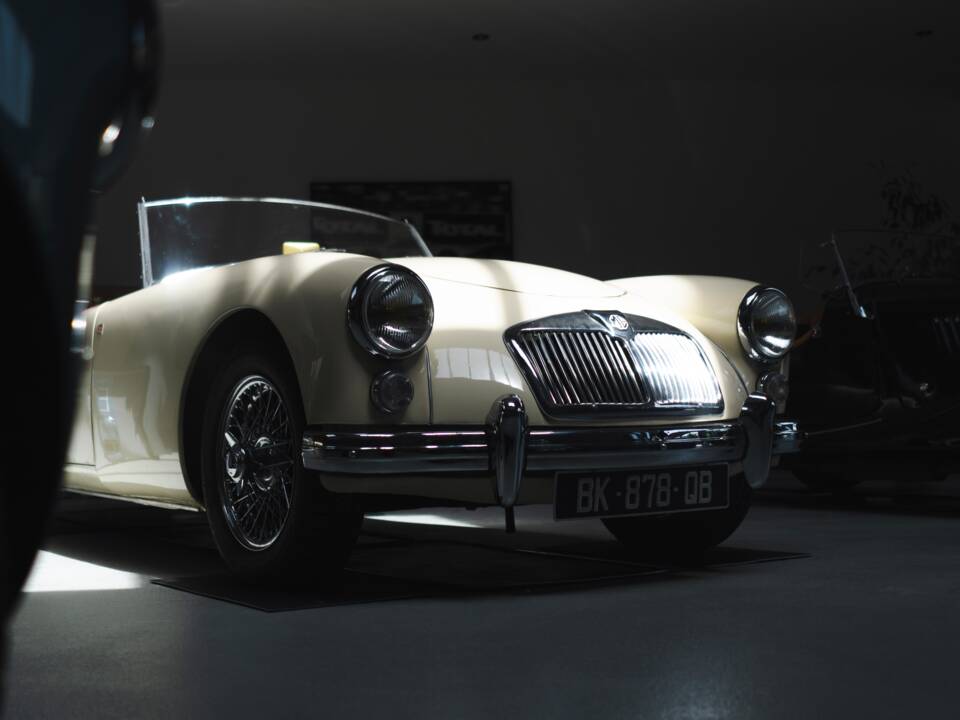 Image 18/22 of MG MGA 1600 (1960)
