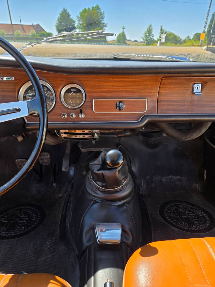 Image 34/84 of Alfa Romeo Giulia GT 1300 Junior (1968)