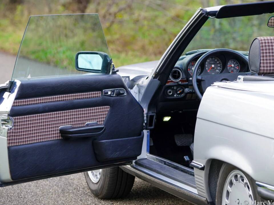 Bild 30/59 von Mercedes-Benz 280 SL (1985)