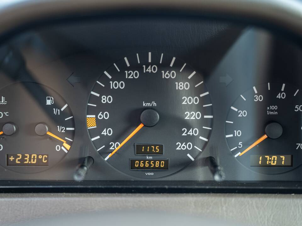 Bild 29/74 von Mercedes-Benz C 280 (1993)
