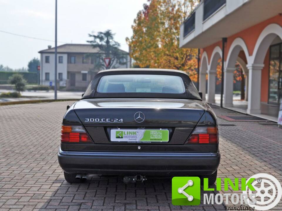 Bild 4/10 von Mercedes-Benz 300 CE-24 (1993)