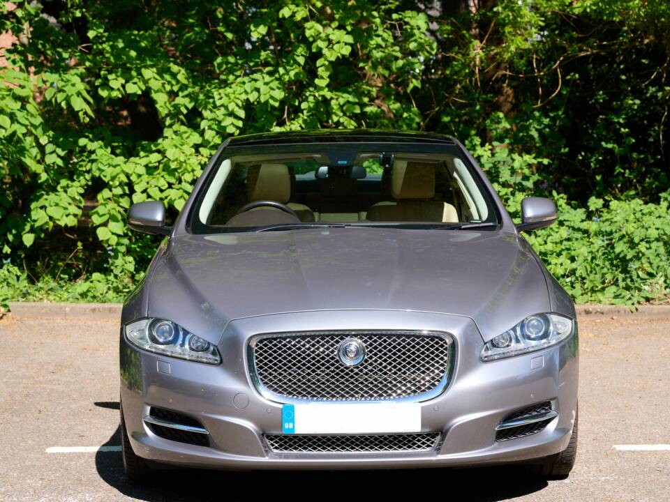 Bild 13/50 von Jaguar XJ 5.0 (2012)
