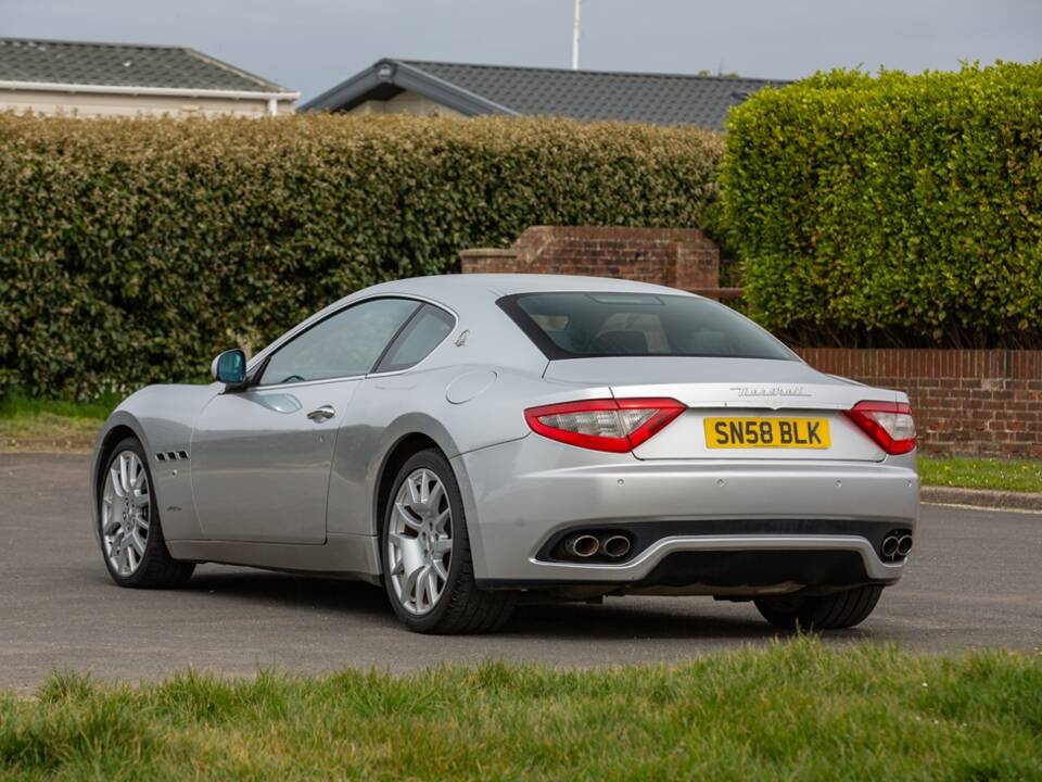 Imagen 3/22 de Maserati GranTurismo 4.2 (2008)