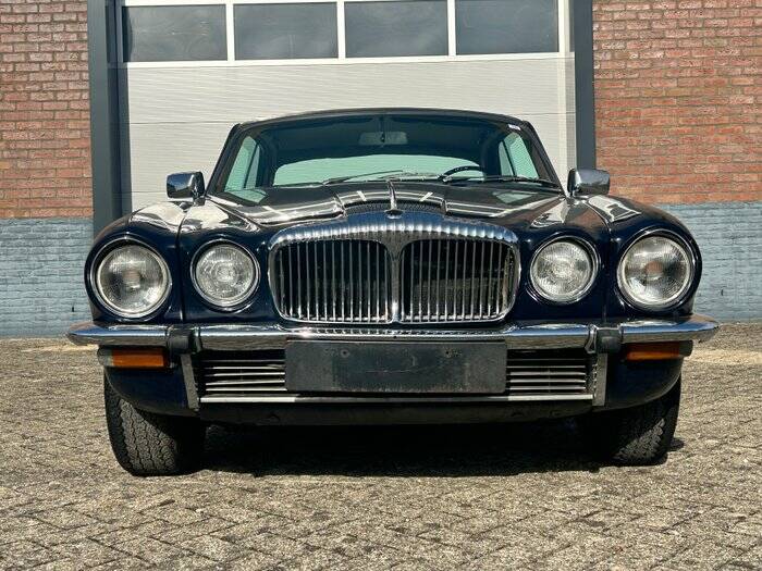 Bild 3/7 von Daimler Sovereign 4.2 (1976)