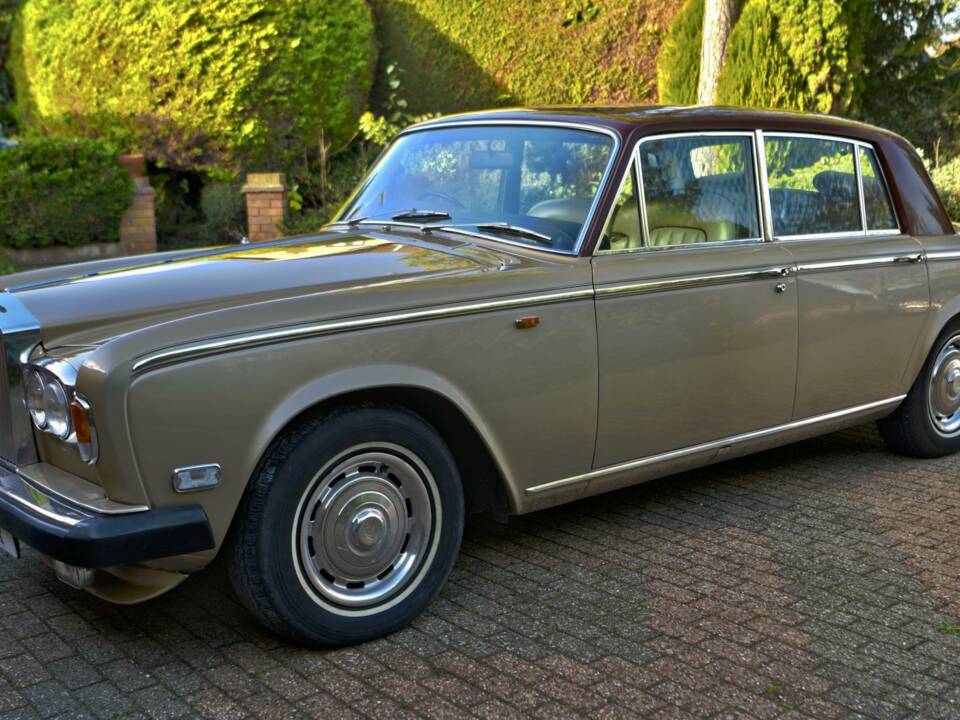 Image 3/50 of Rolls-Royce Silver Shadow II (1977)