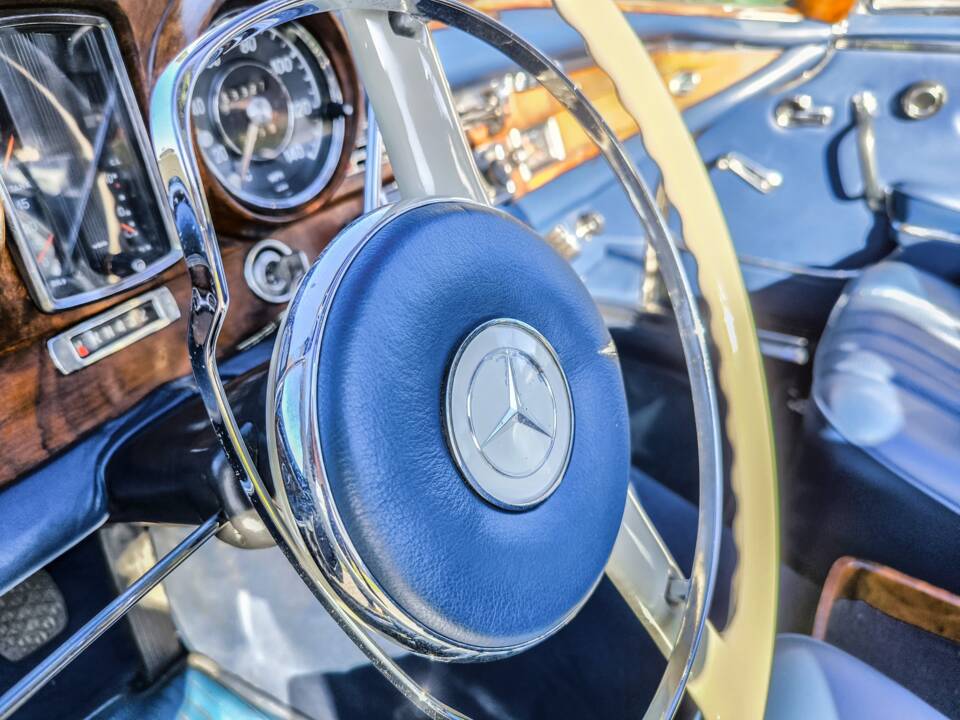 Afbeelding 21/24 van Mercedes-Benz 220 SE b (1964)