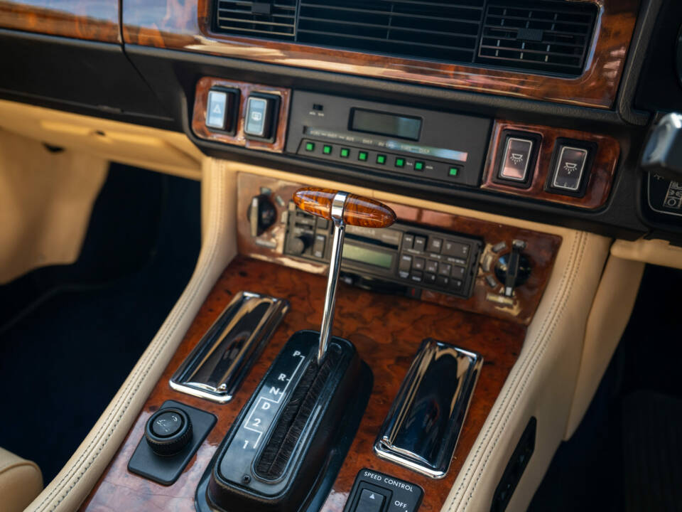 Image 8/11 of Jaguar XJS 5.3 V12 (1990)