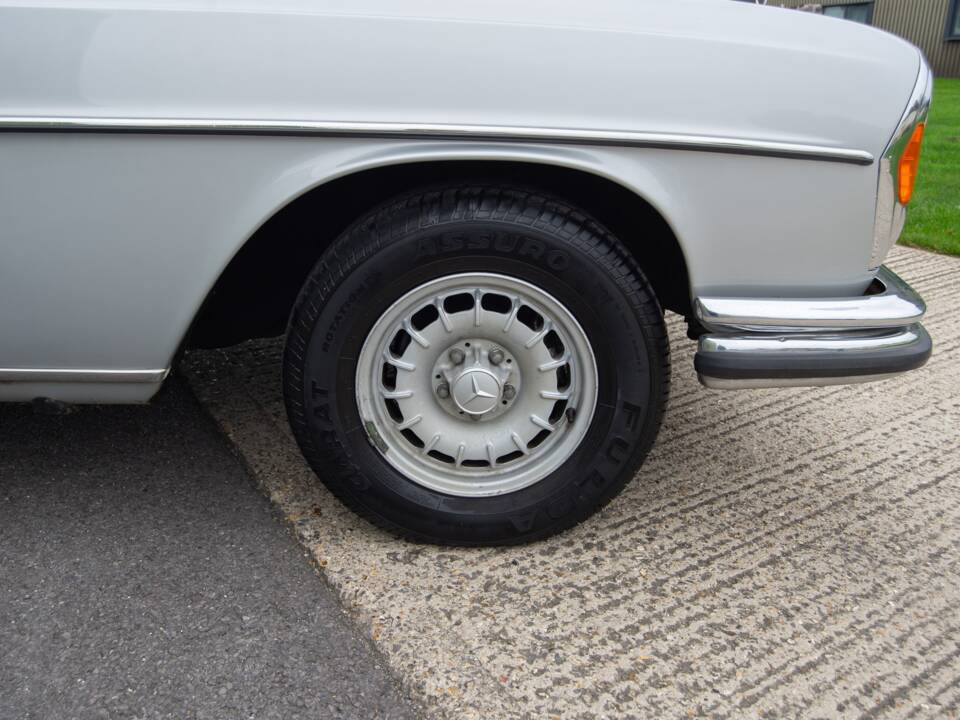 Immagine 32/34 di Mercedes-Benz 300 SEL 3.5 (1972)