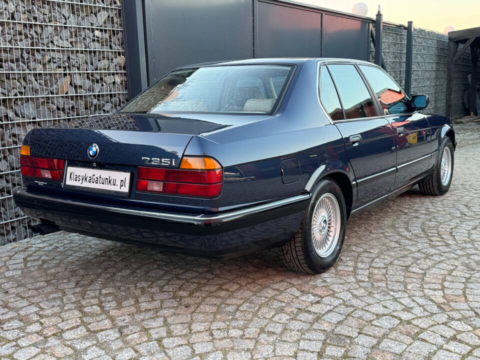 Immagine 73/99 di BMW 735i (1988)