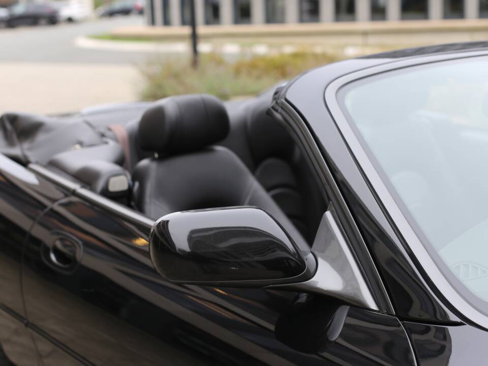 Immagine 29/45 di Jaguar XKR (2001)