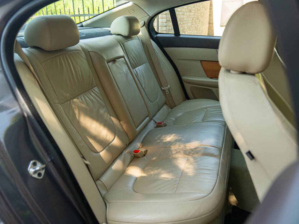 Immagine 24/50 di Jaguar XF 3.0 D-S (2008)