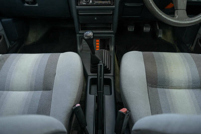 Image 44/50 of Ford Escort XR3i (1983)