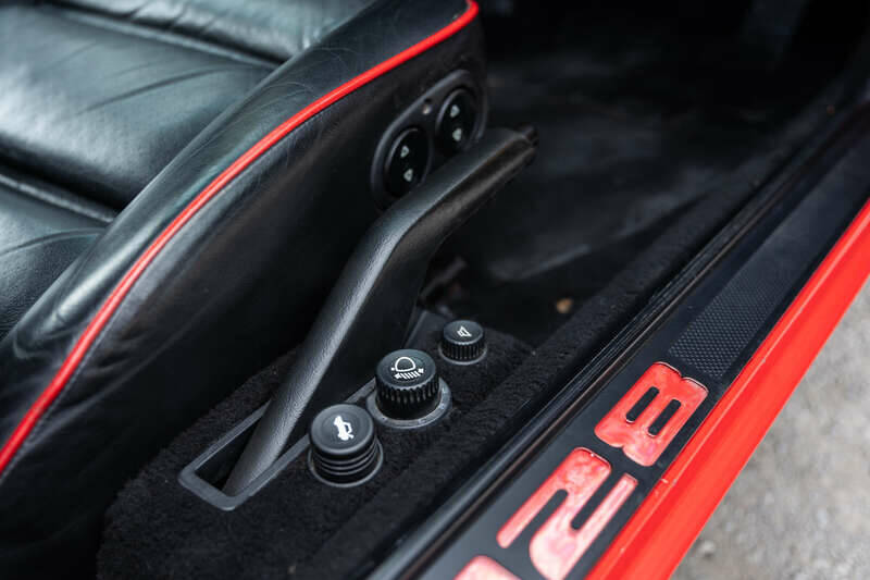 Image 41/50 of Porsche 928 S (1986)