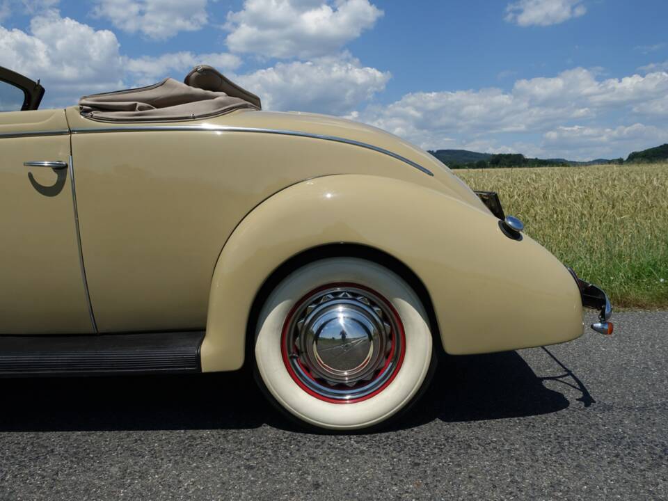 Immagine 23/44 di Ford V8 (1938)