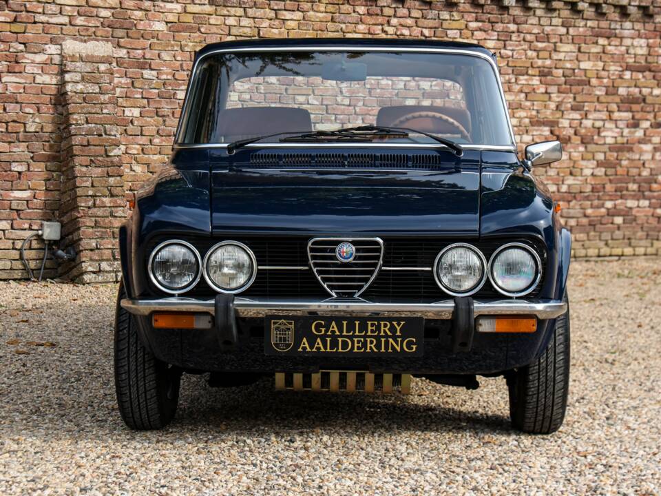 Image 5/50 of Alfa Romeo Giulia Nuova Super 1300 (1975)