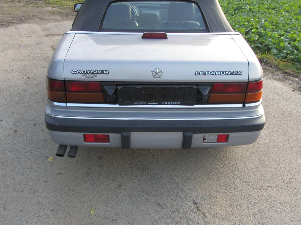Bild 4/15 von Chrysler Le Baron 3.0 (1994)