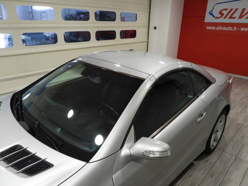 Immagine 11/15 di Mercedes-Benz SL 350 (2004)