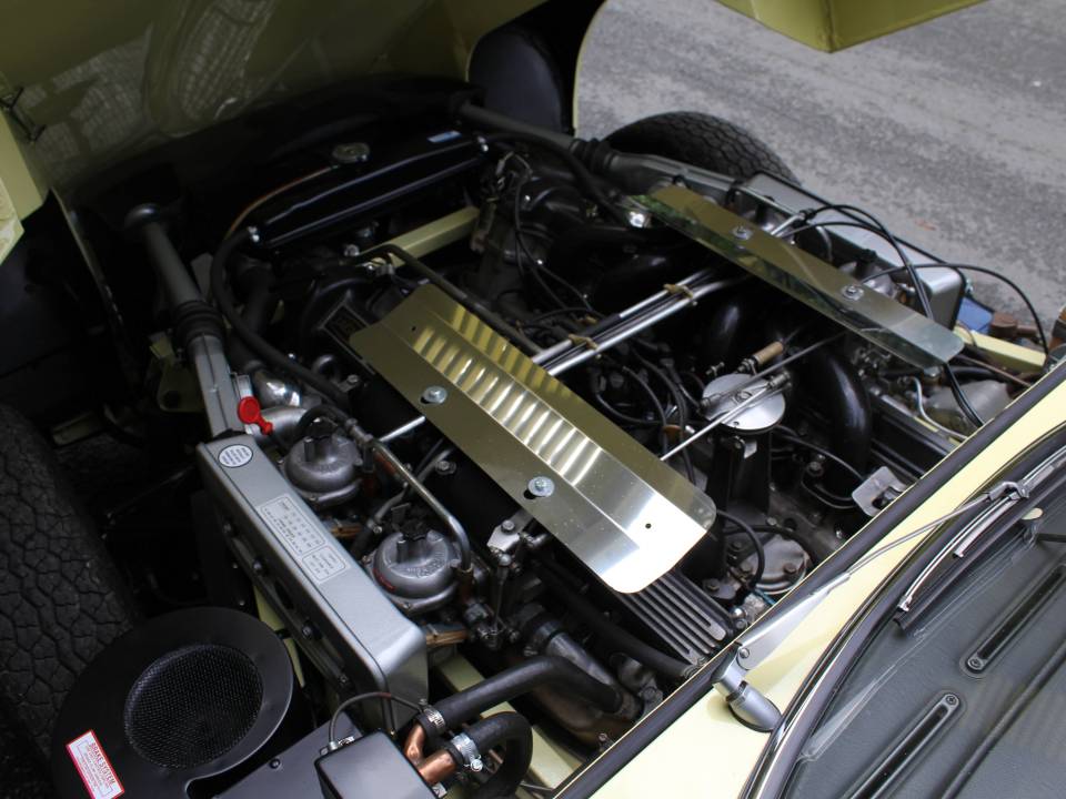 Image 15/16 of Jaguar E-Type V12 (1971)