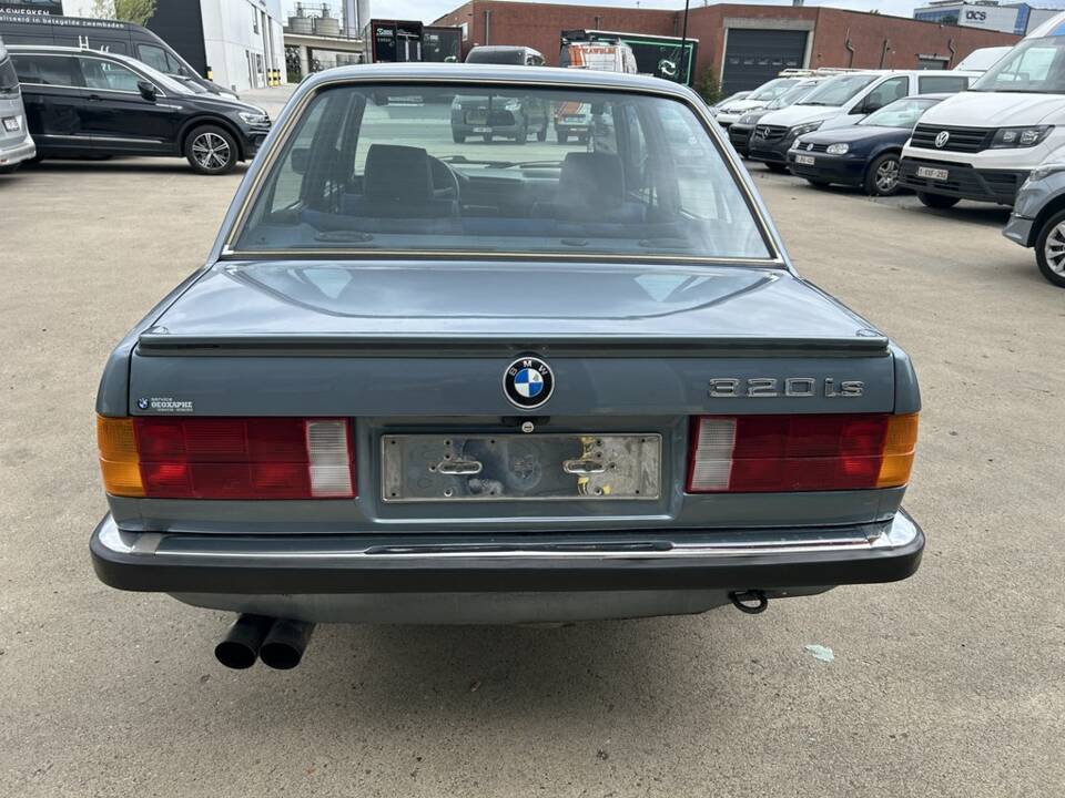 Image 4/8 of BMW 318i (1988)