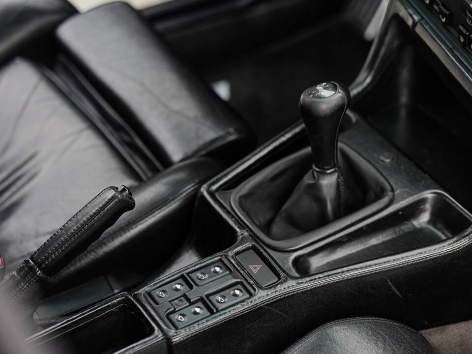 Immagine 56/74 di BMW M5 (1992)