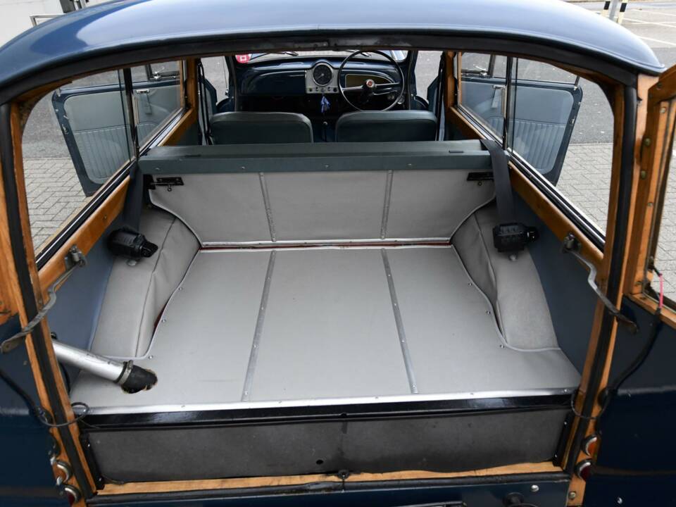 Image 20/50 of Morris Minor 1000 Traveller (1969)