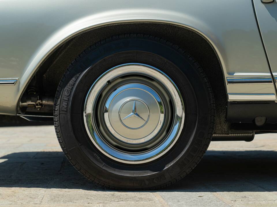 Image 36/50 of Mercedes-Benz 230 SL (1965)
