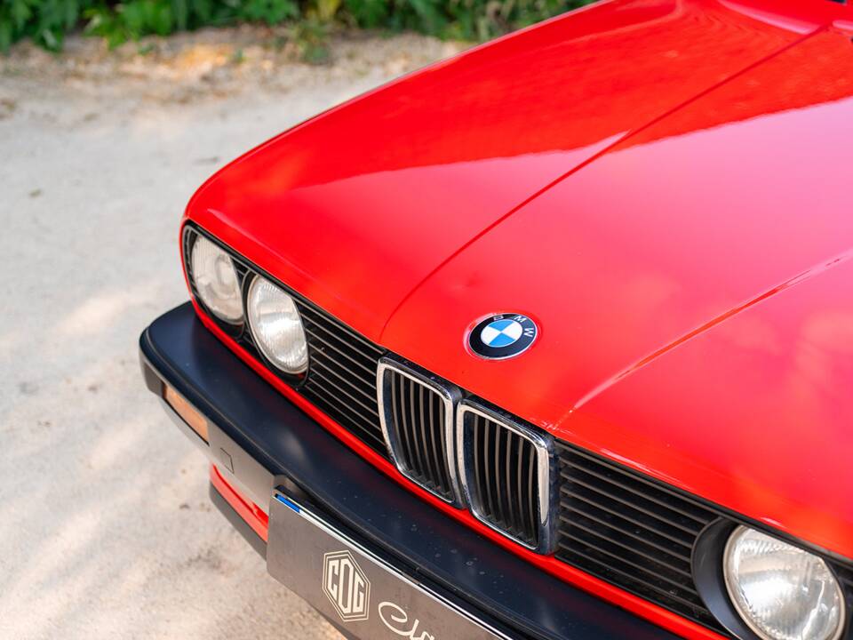 Immagine 10/33 di BMW 318i (1991)