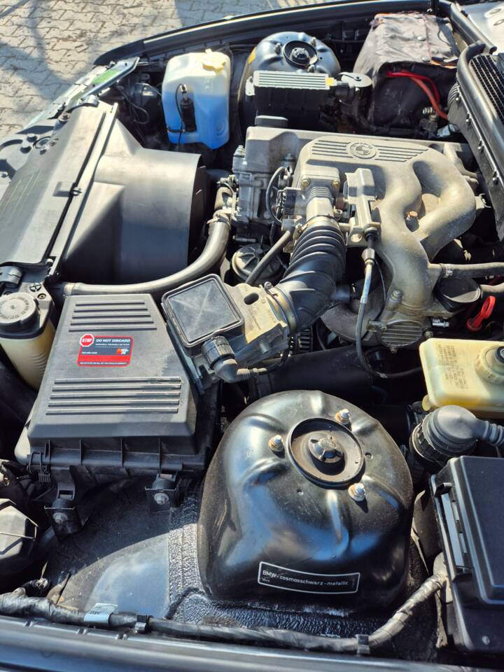 Image 43/49 of BMW 318is "Class II" (1994)