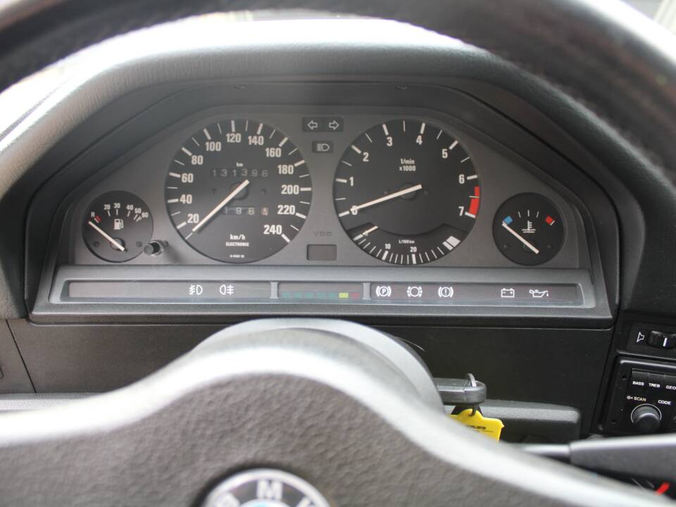 Image 20/32 de BMW 325ix (1990)