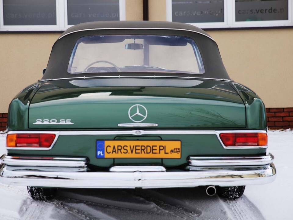 Immagine 3/29 di Mercedes-Benz 220 SE b (1964)