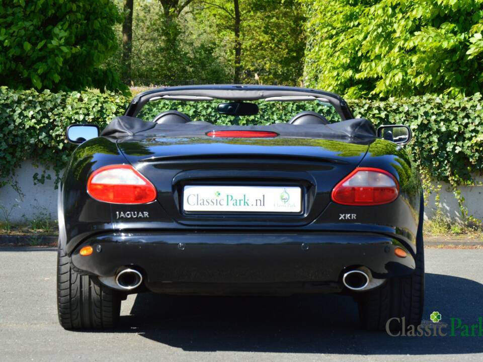 Afbeelding 16/50 van Jaguar XKR (2000)