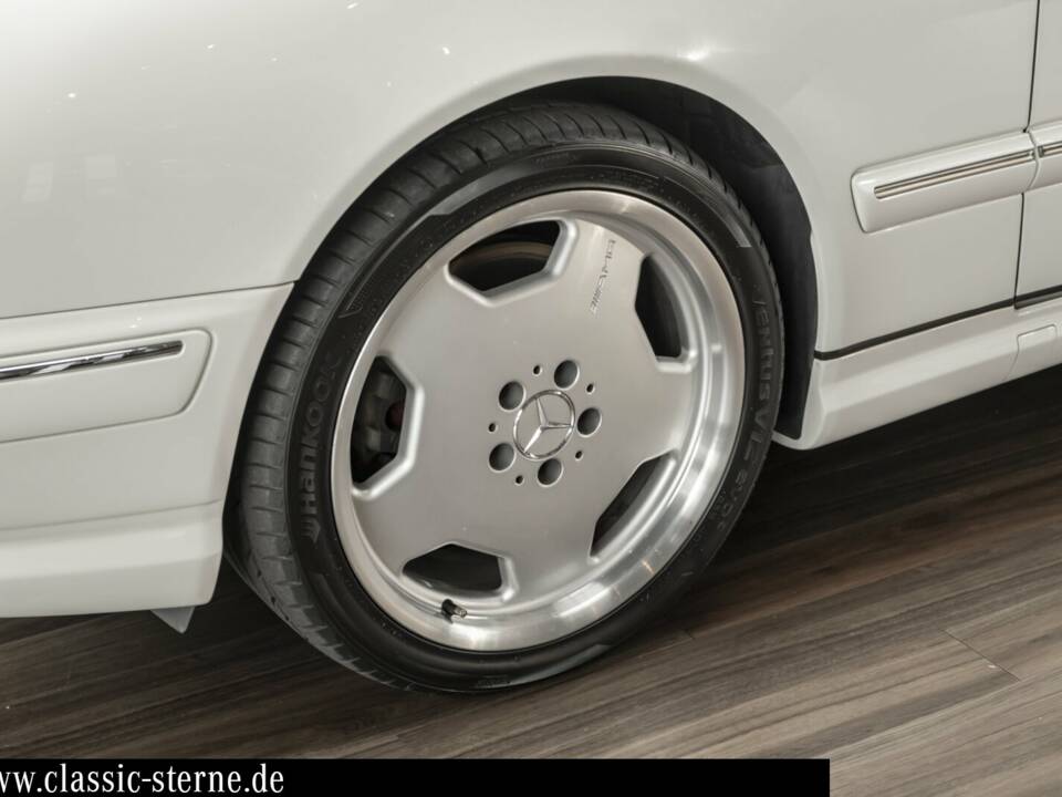 Image 10/15 de Mercedes-Benz E 55 AMG T (2001)