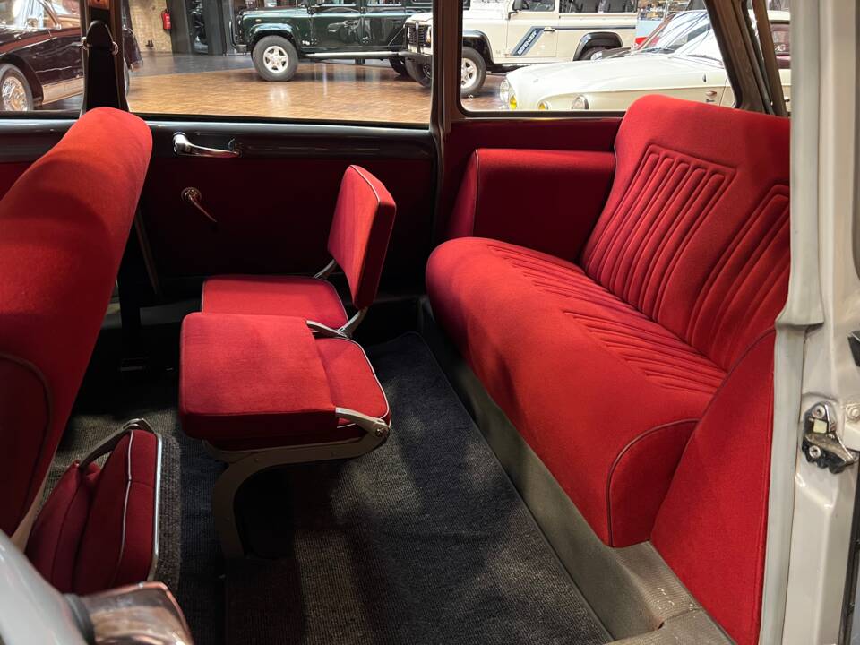 Image 16/30 of Citroën DS 20 Familiale (1970)