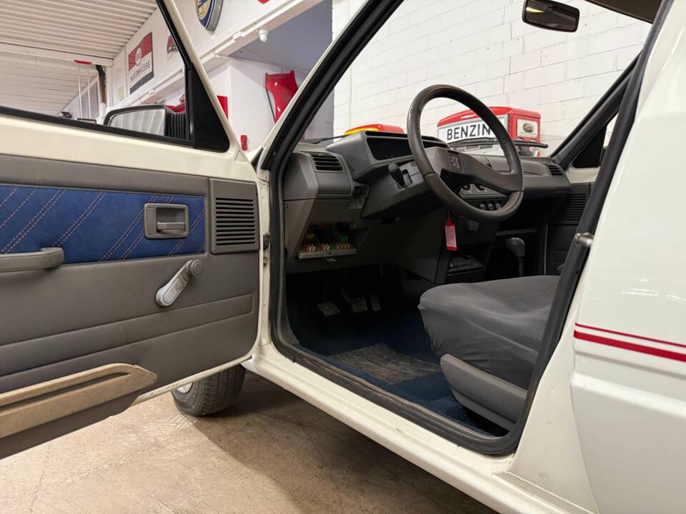 Image 7/16 of Peugeot 205 (1992)