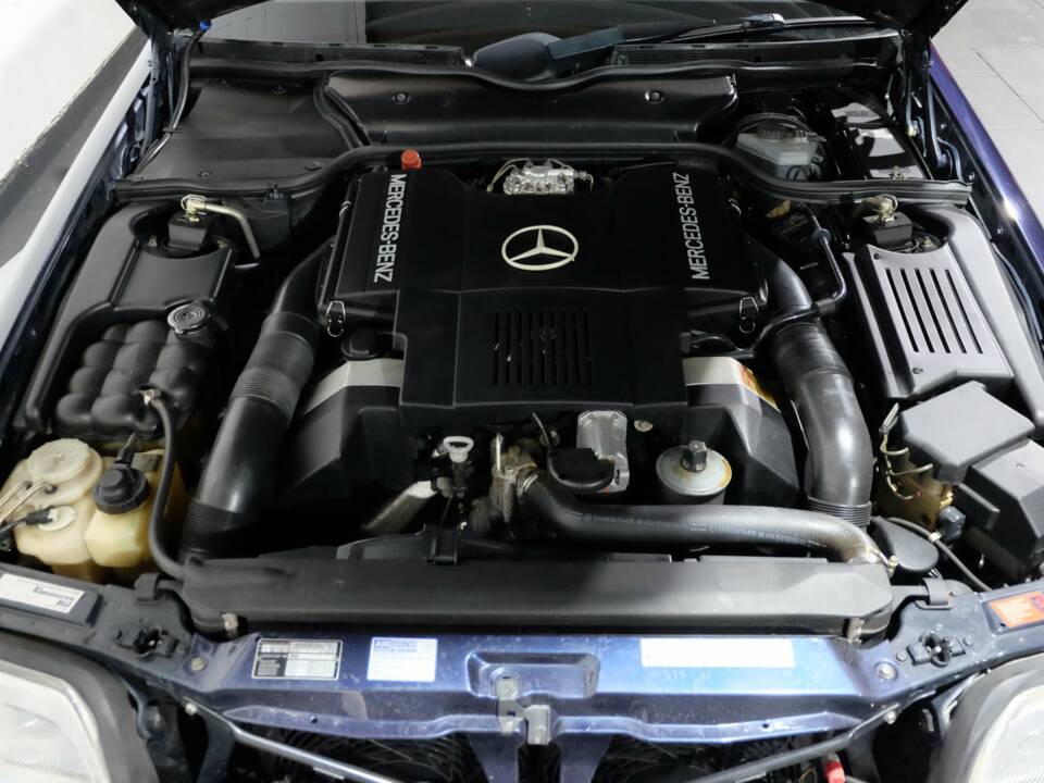 Image 29/33 de Mercedes-Benz 500 SL (1990)