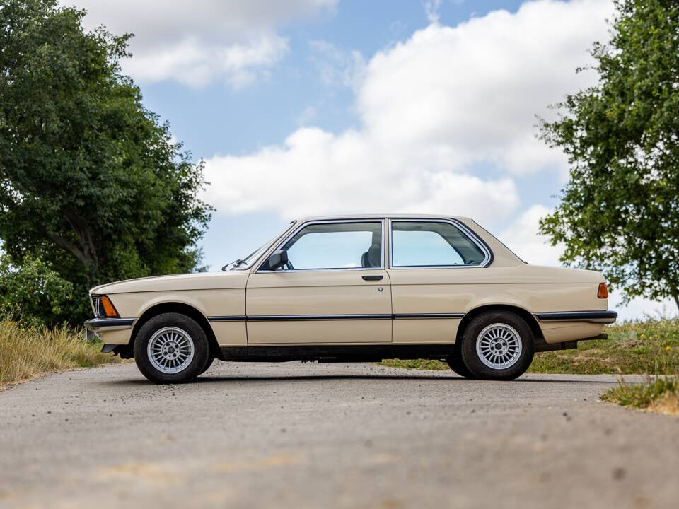 Image 22/48 of BMW 320/6 (1980)