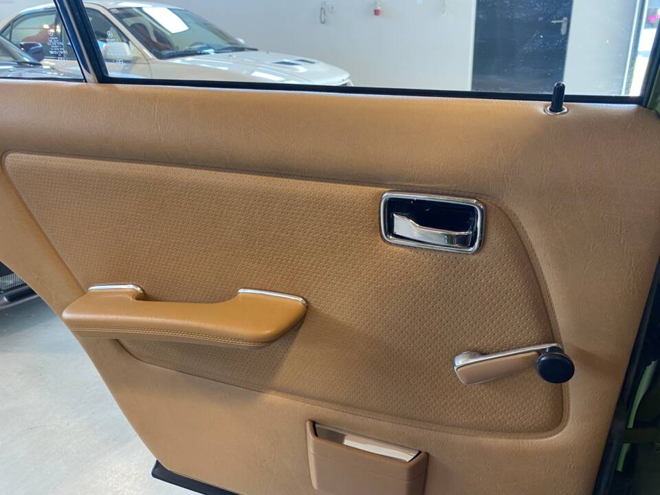 Immagine 29/91 di Mercedes-Benz 240 D (1981)