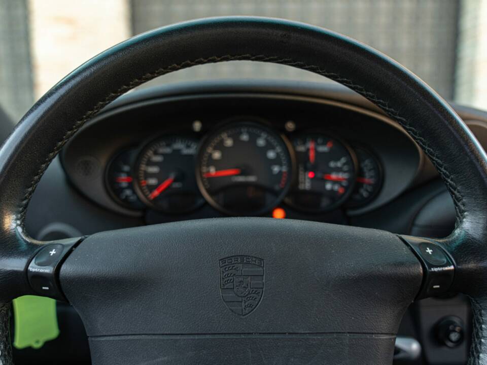 Image 36/50 of Porsche 911 Carrera 4 (1999)