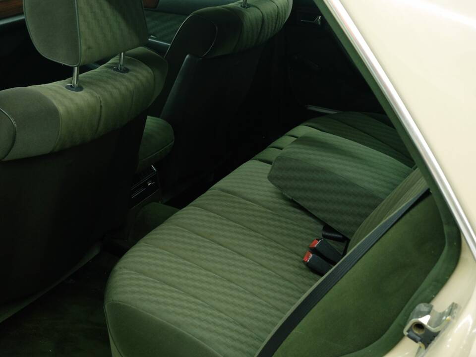 Bild 30/50 von Mercedes-Benz 280 SE (1984)