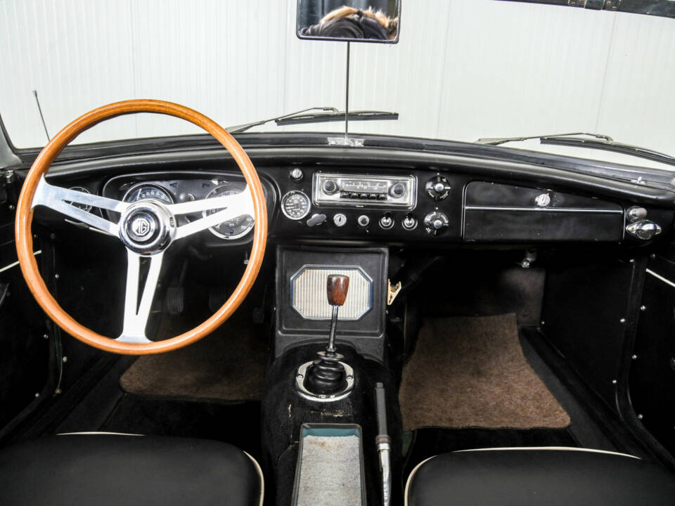 Image 7/50 de MG MGB (1967)