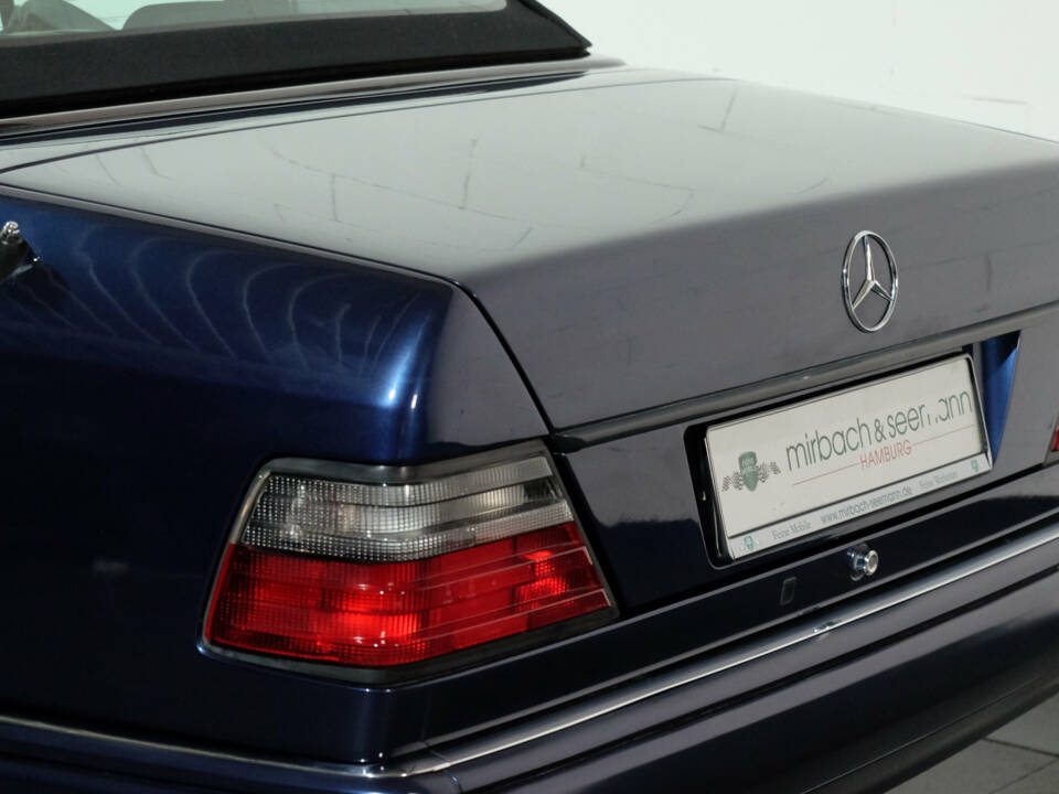 Immagine 5/20 di Mercedes-Benz E 220 (1996)