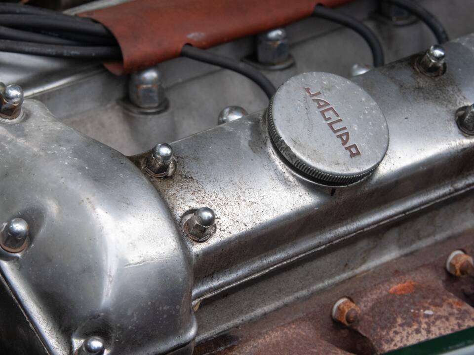 Image 42/46 of Jaguar XK 120 DHC (1954)