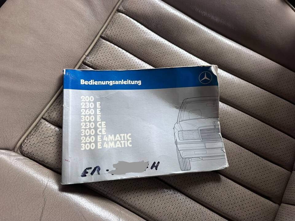 Immagine 11/12 di Mercedes-Benz 300 CE (1988)