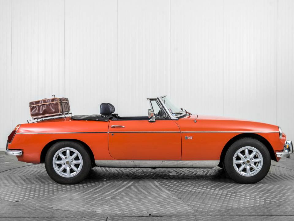 Image 10/50 of MG MGB (1972)