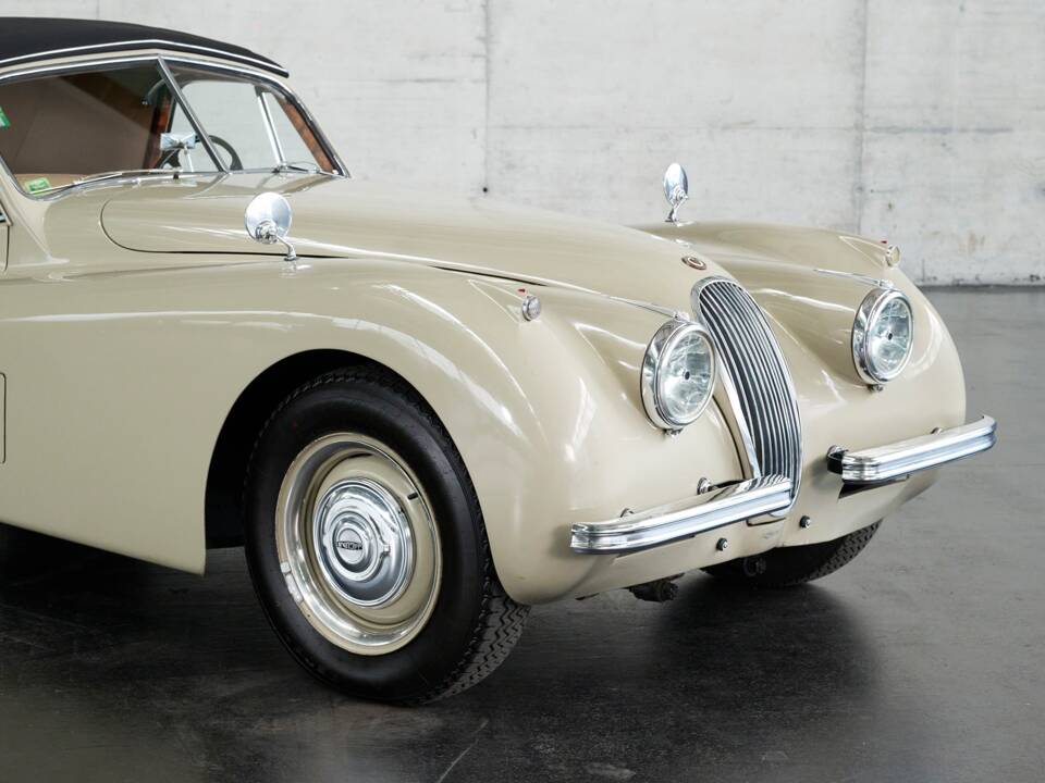 Image 16/50 de Jaguar XK 120 DHC (1953)